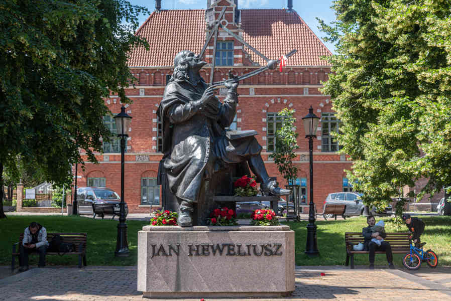 Polonia - Gdansk 127 - monumento a Jan Heweliusz.jpg